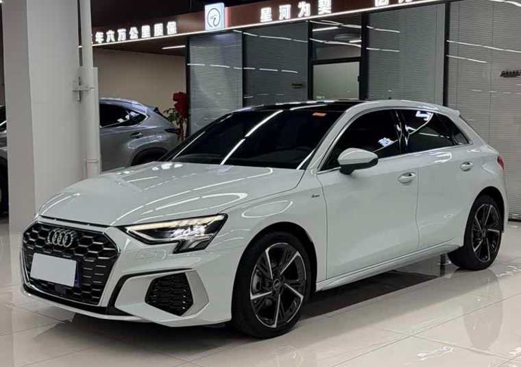 Audi A3 Sporpback, 2023 — из Китая под заказ