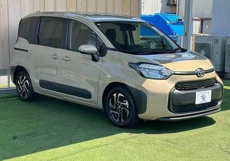 Toyota Sienta III, 2023 — из Японии под заказ